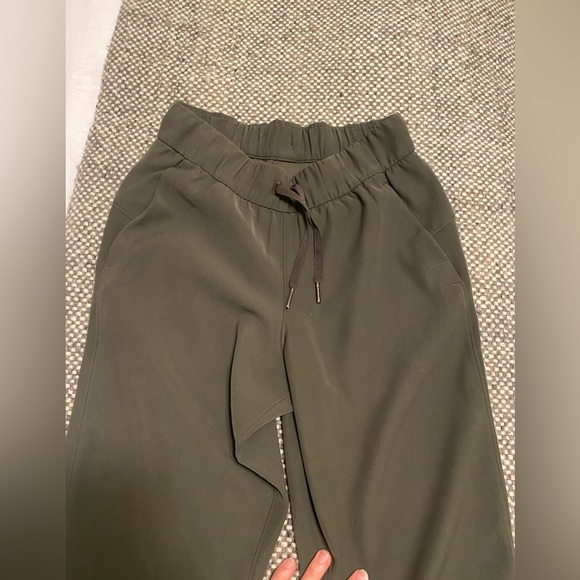 Lululemon joggers size 2 - Picture 2 of 4